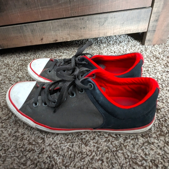 Converse Size 10.5 Men's - Picture 3 of 5